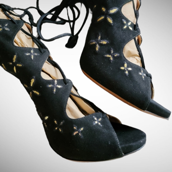 ALAIA |New in Box Black Suede w/Metallic Gold Floral Trim Open Toe Pumps S… - Picture 4 of 16